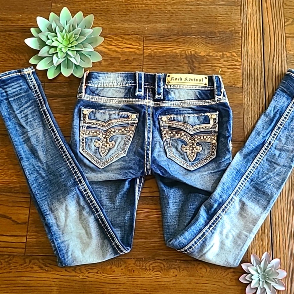 Rock Revival (Dariel) Mid-Rise skinny Jeans. Womens Size: W23x30